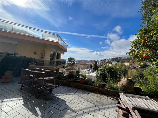 Exclusivite : Menton Garavan-Dernier étage-T4 avec balcons-terrasse-jardin-Vue imprenable mer, Basli