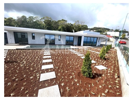 Casa De Una Sola Planta T3, Água De Pena - Madeira