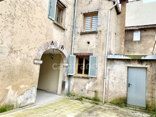 House in the city center of Epernay with independent studio