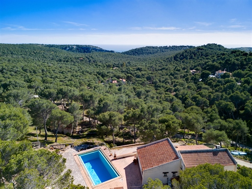 Exceptional villa with breathtaking views and swimming pool