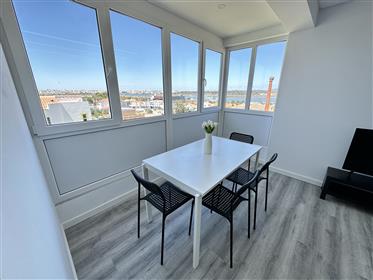 3 totale kamers (2+1) appartement in Lagoa op 10 minuten van het strand met uitzicht op de rivier en