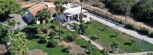 Home / Villa with 4 Rooms in Faro with 315,00 m²