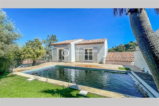 House with swimming pool and garage, close to the center of St