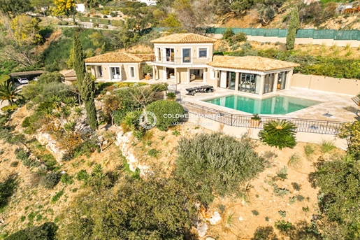 Magnificent 6-bedroom property with 4170m2 of land - Stunning