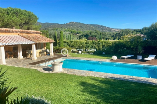 Provençaalse villa met vrij uitzicht nabij dorp
