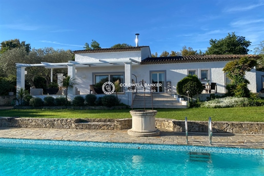 Provençaalse villa met vrij uitzicht nabij dorp