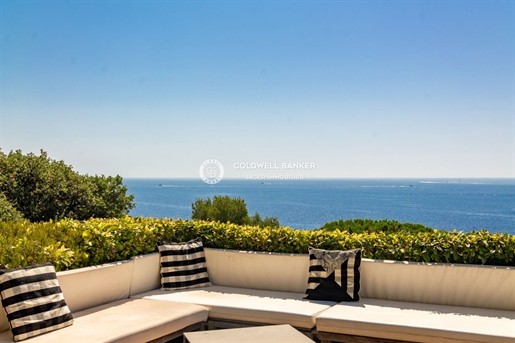 Charming property with exceptional sea view