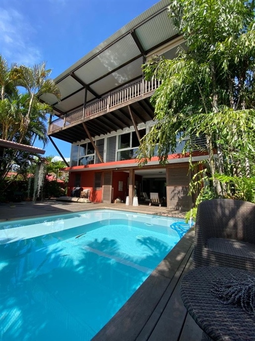 Elegance and serenity. Sought after area House T6, 4 bedrooms, ocean view, islets and Bourda hill