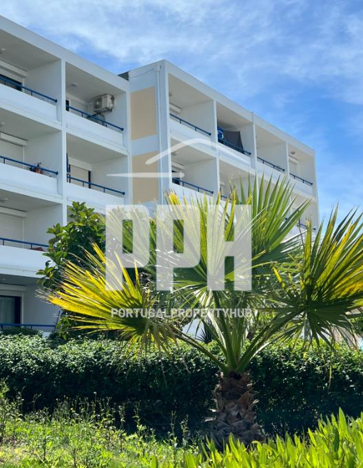 Renovated 2 Bed Apartment with Pool Access in Central Vilamoura