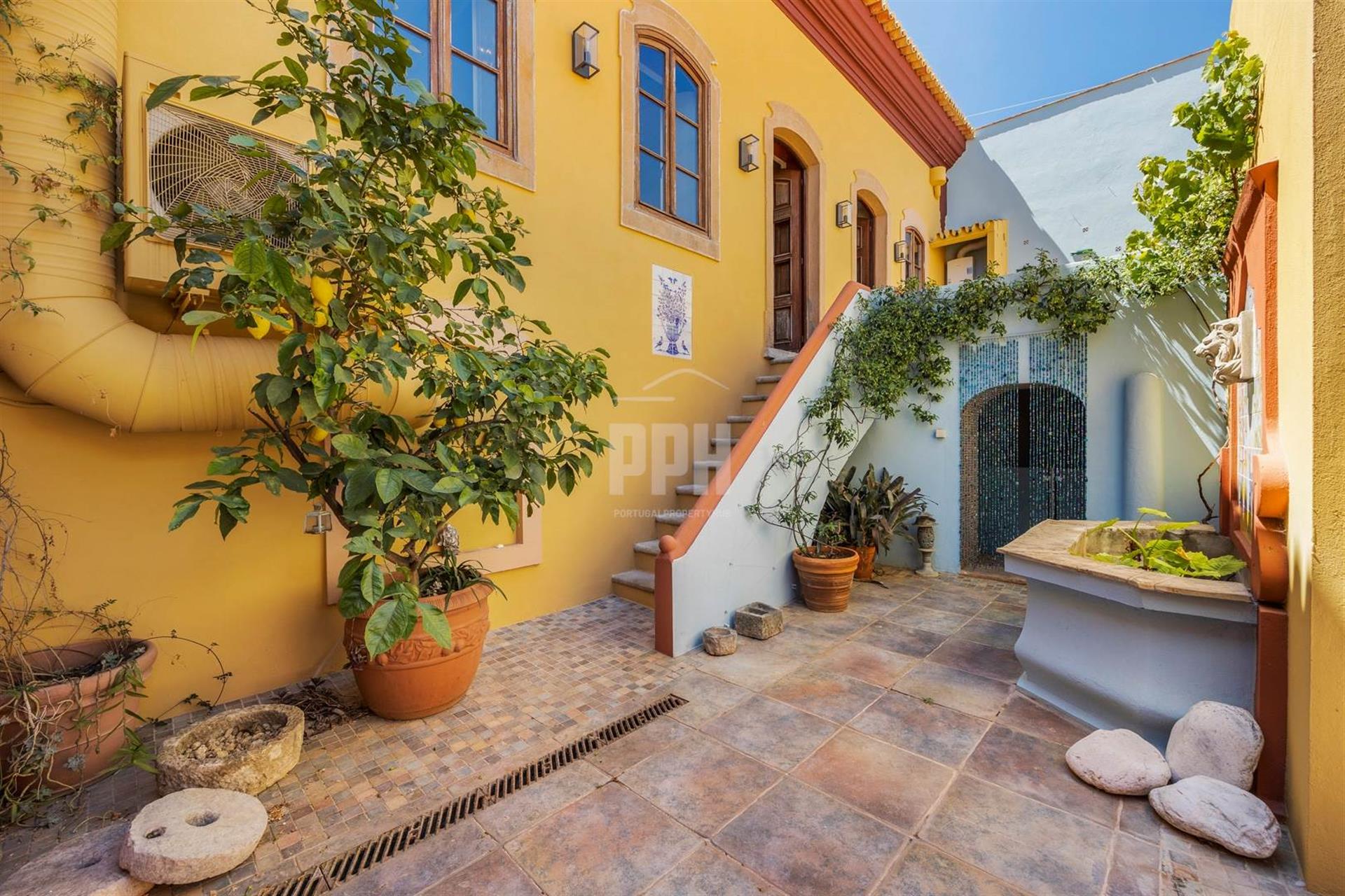 Magnificent 3 Bed Traditional Townhouse, Boliqueime