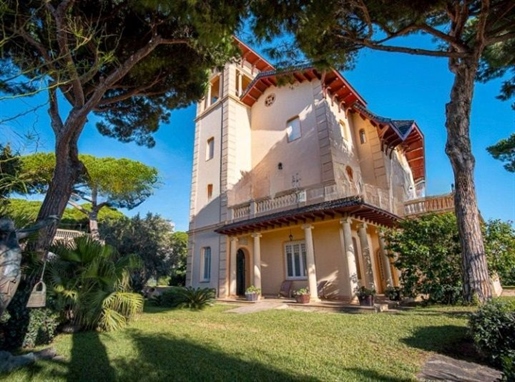 Spektakuläres modernistisches Anwesen direkt am Meer in Caldes d'Estrac