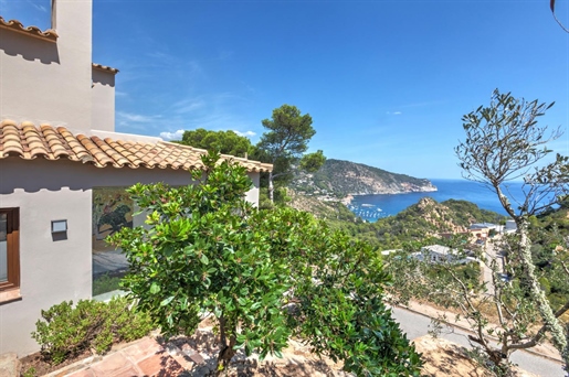 Erica - unique villa with fabulous panoramic sea views in Aiguablava.