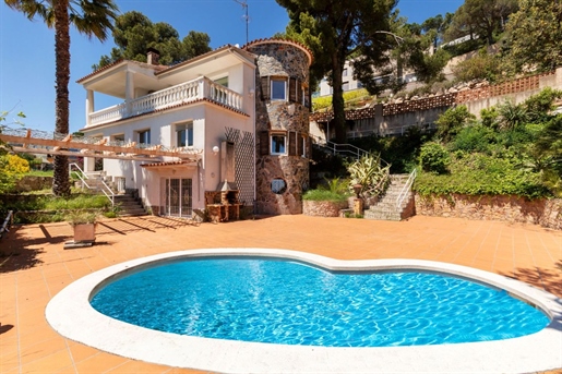 Casa Nova – Vrijstaand huis met prachtig panoramisch uitzicht en uitzicht op zee in Sant Feliu de G