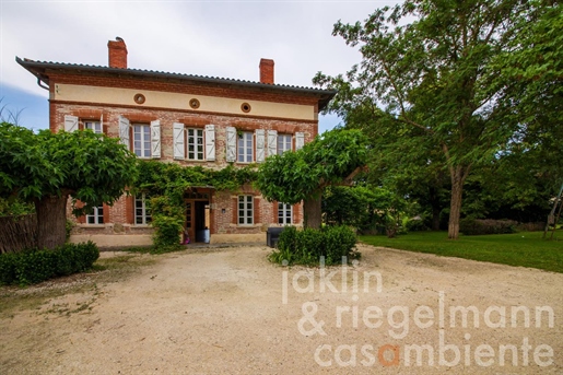 Beautifully restored house with pool and garage east of Toulouse