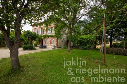 Beautifully restored house with pool and garage east of Toulouse