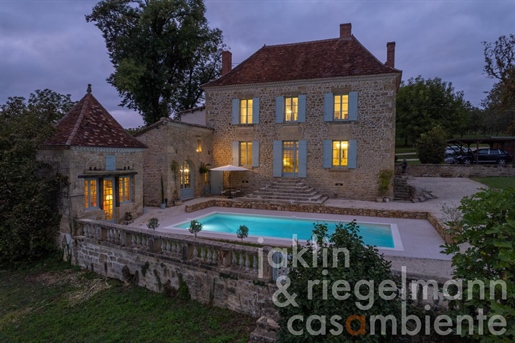Dordogne - elegant 5-bedroom Manoir with garage and pool