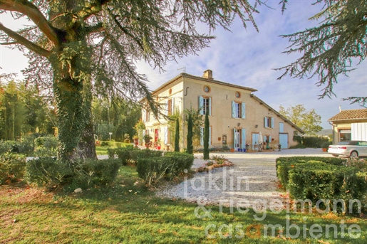 19Th century manor house with guest apartment, garages and pool at 50 km from Toulouse