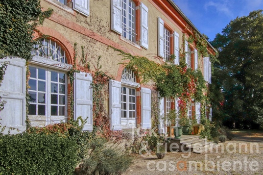 Impressive property with private beach along the river Ariège