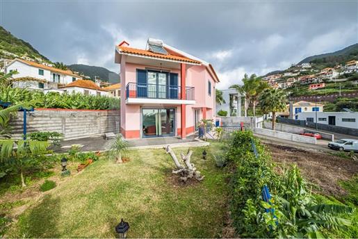 Fantastische Villa mit 3 Schlafzimmern in Machico, freistehend auf der Insel Madeira