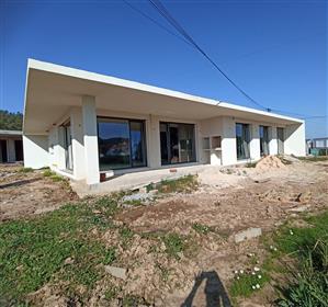 Villa neuve de 3 chambres avec piscine à Famalicão da Nazaré