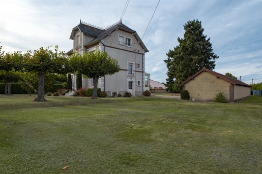 Maison bourgeoise avec terrain clos de 2500m au centre d'Aubigny