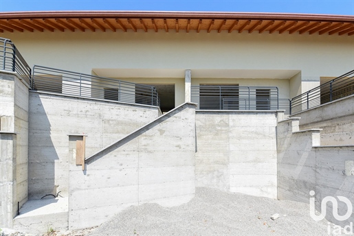 Vendita Casa indipendente / Villa 256 m² - 3 camere - Erba