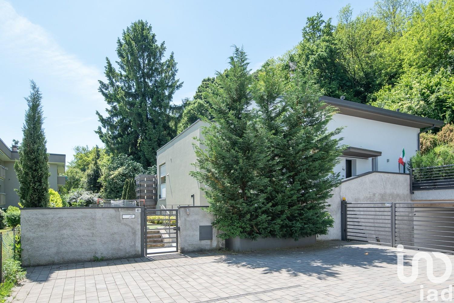 Sale Detached house / Villa 426 m² - 4 bedrooms - Mariano Comense