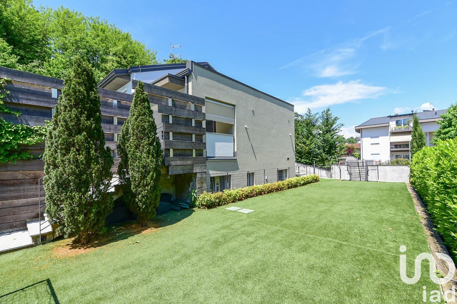 Sale Detached house / Villa 426 m² - 4 bedrooms - Mariano Comense