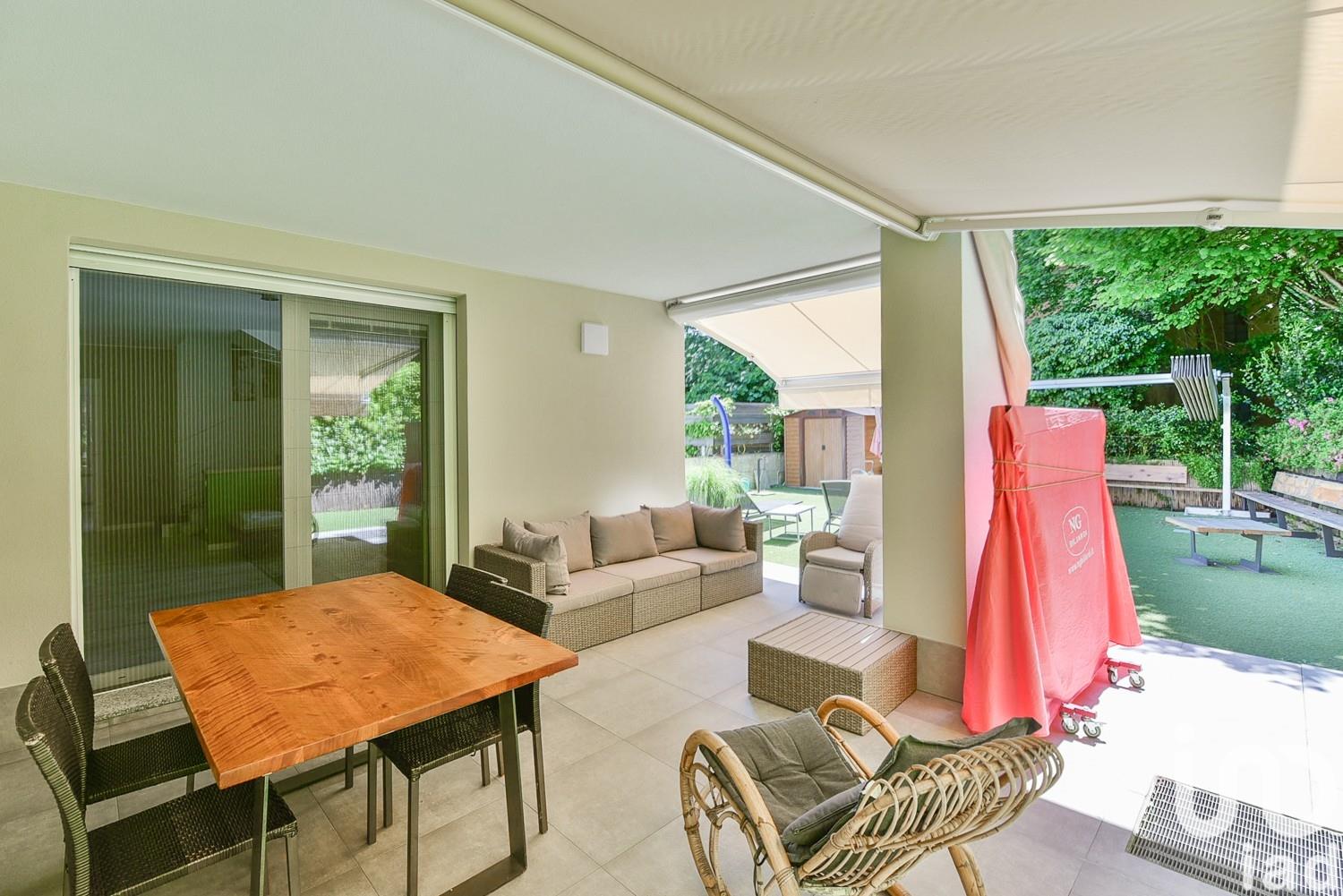 Sale Detached house / Villa 426 m² - 4 bedrooms - Mariano Comense