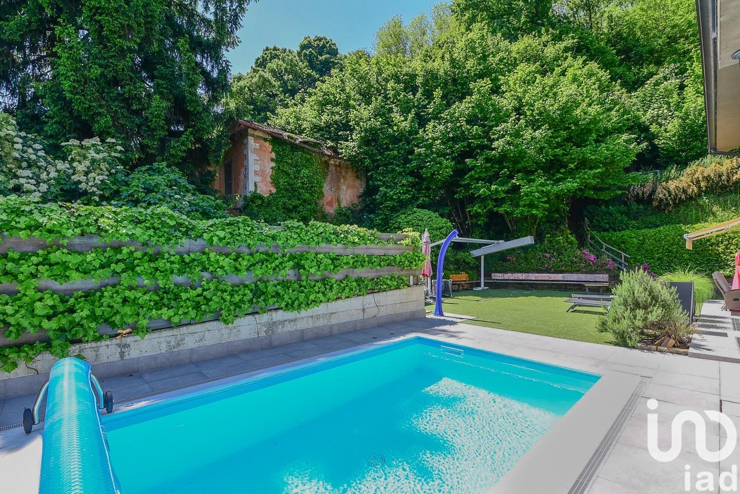 Sale Detached house / Villa 426 m² - 4 bedrooms - Mariano Comense