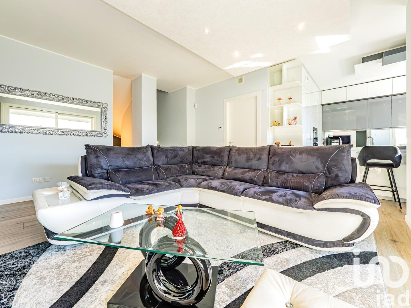 Purchase: Apartment (20811)