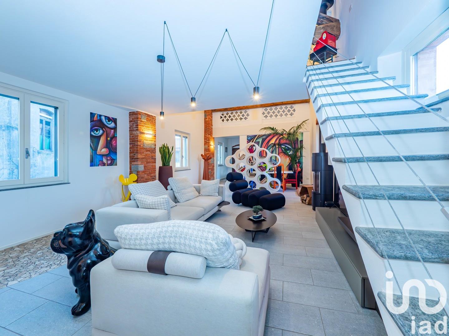 Sale Detached house / Villa 200 m² - 3 bedrooms - Cantù