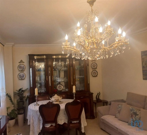 Apartment with 3 Rooms in Lisboa with 125,00 m²