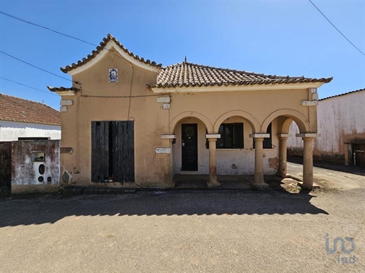 Maison traditionnelle T6 à Leiria de 374,00 m²