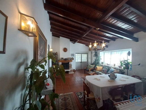Home / Villa with 3 Rooms in Lisboa with 166,00 m²
