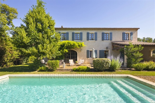 Air-Conditioned Bastide with swimming pool near the centre of Saint-Rémy