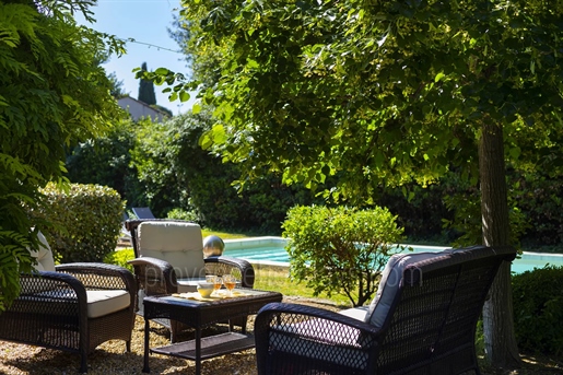 Air-Conditioned Bastide with swimming pool near the centre of Saint-Rémy