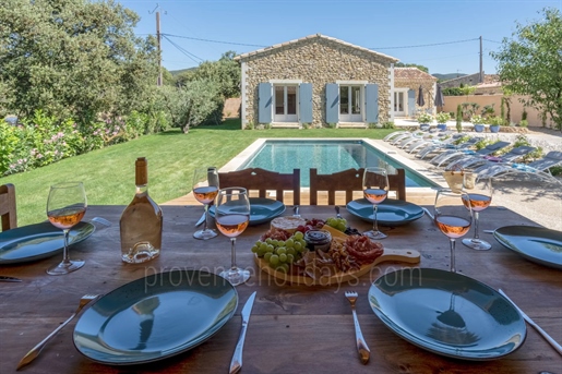 Stone villa, newly constructed with a swimming pool located just outside the charming village of Mur