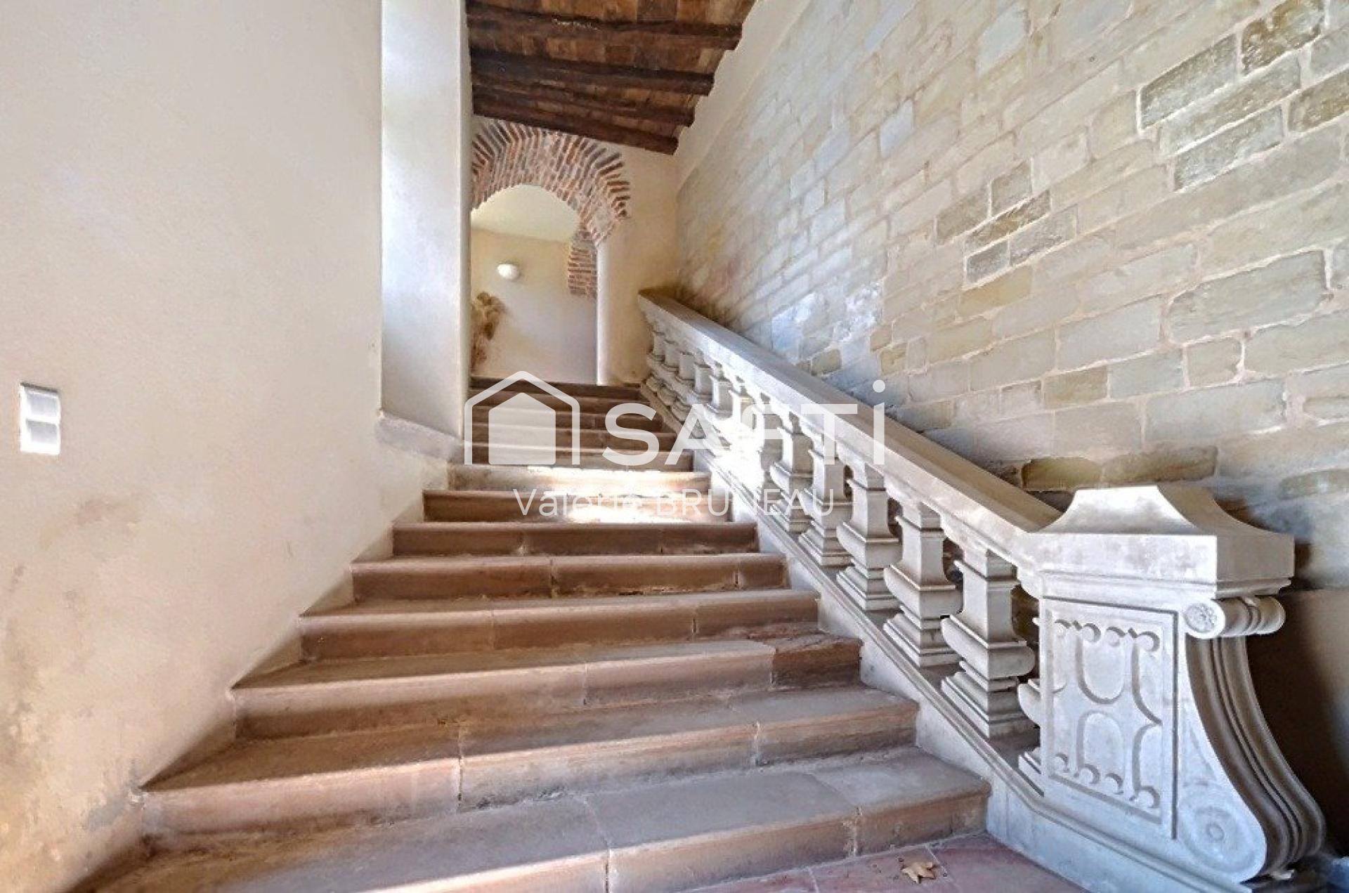 Purchase: Luxury property (81100)