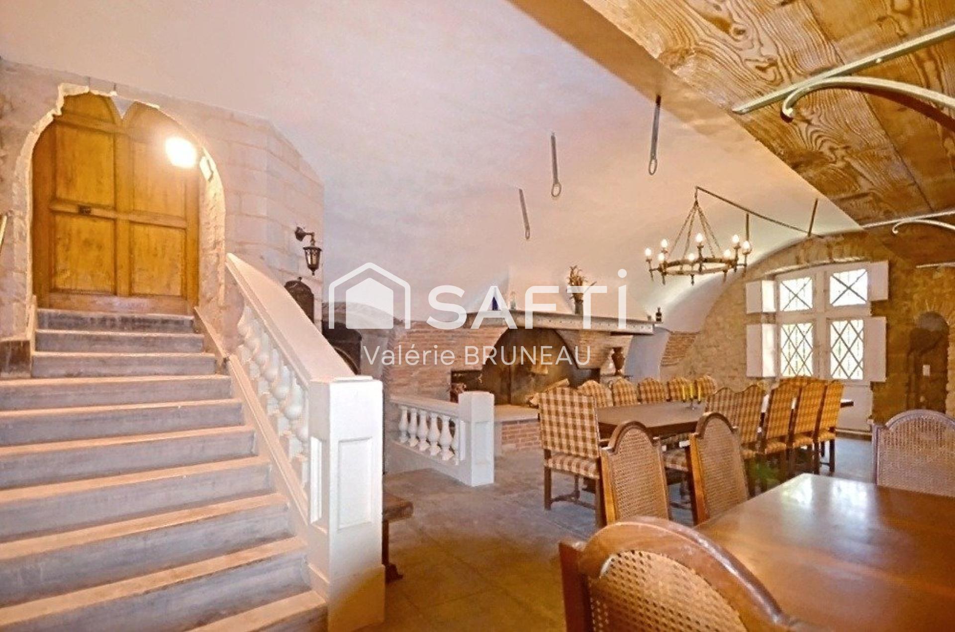 Purchase: Luxury property (81100)