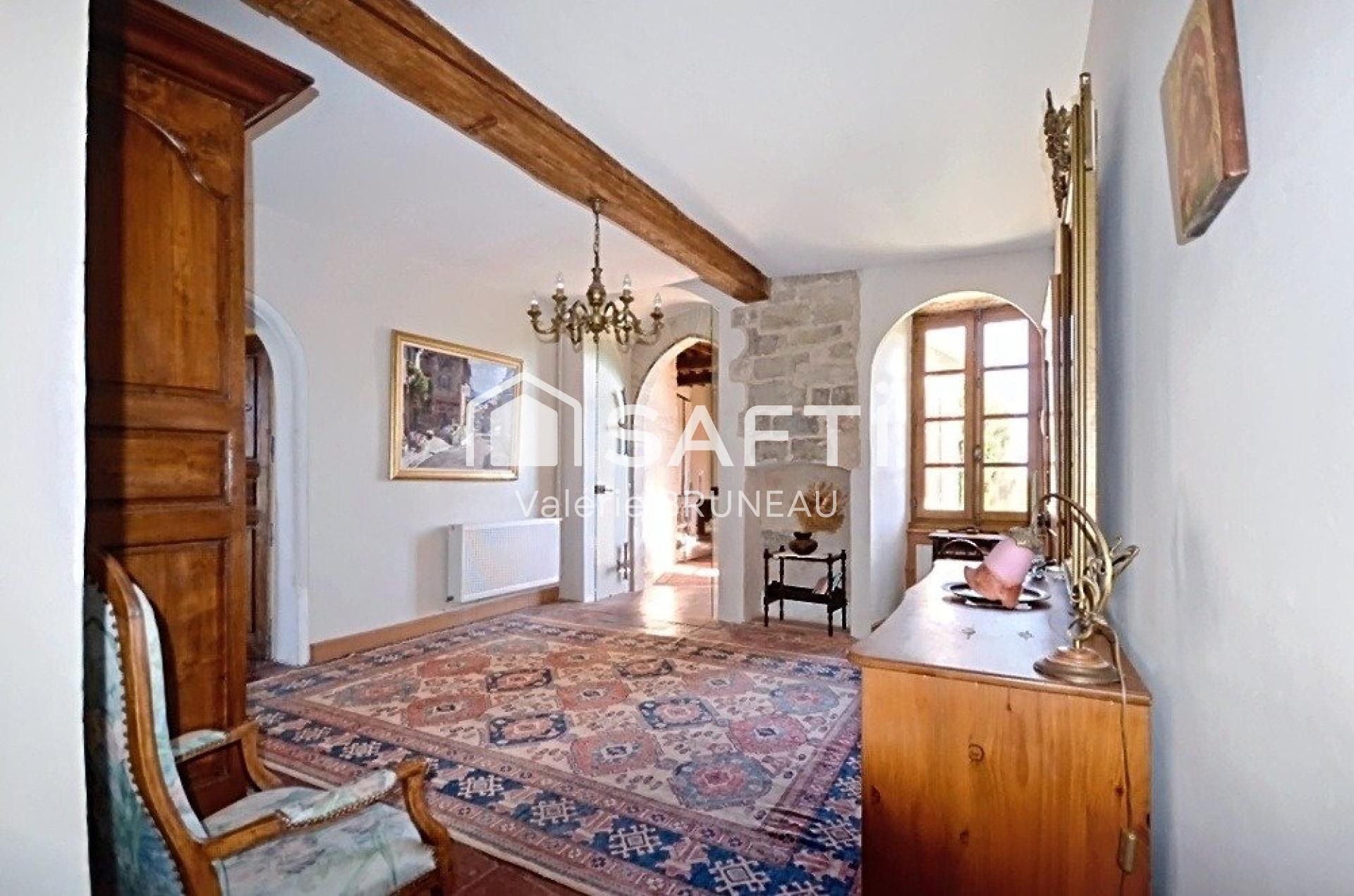 Purchase: Luxury property (81100)