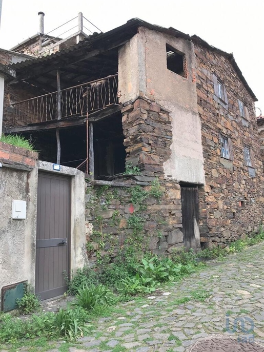 Village house with 5 Rooms in Cadafaz e Colmeal with 224,00 m²