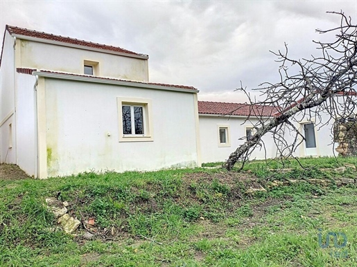 Dorpshuis met 3 Kamers in Santarém met 220,00 m²