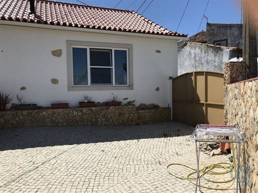 Village house with 4 Rooms in Leiria with 198,00 m²