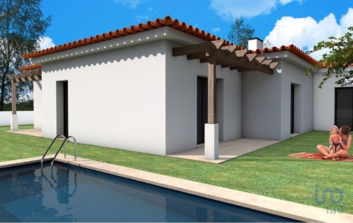 Home / Villa with 3 Rooms in Santarém with 197,00 m²