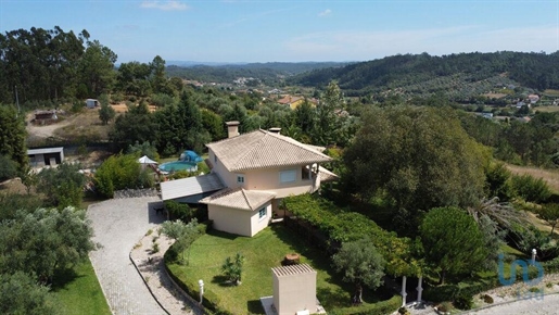 Country House with 4 Rooms in Caxarias with 458,00 m²