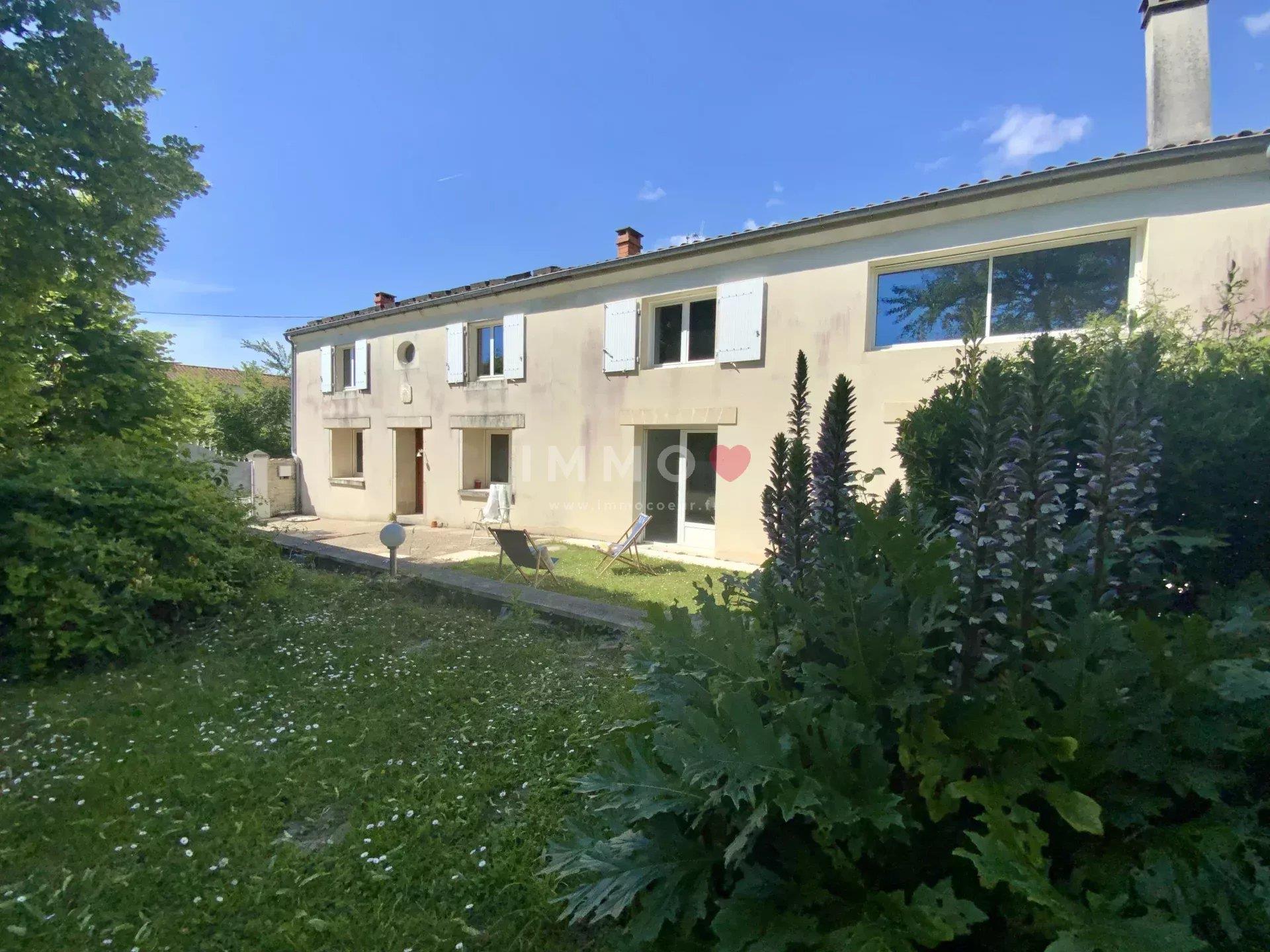 Authentic Charentaise Home – Saint-Fort-sur-Gironde