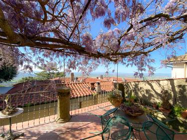 "Unparalleled Elegance and Views in the Heart of Cortona: 270 sqm Apartment with Panoramic Terraces"