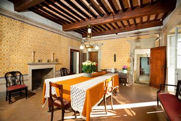 "Charming 14th-Century Villa with Potential for Restoration in Picturesque Cortona"