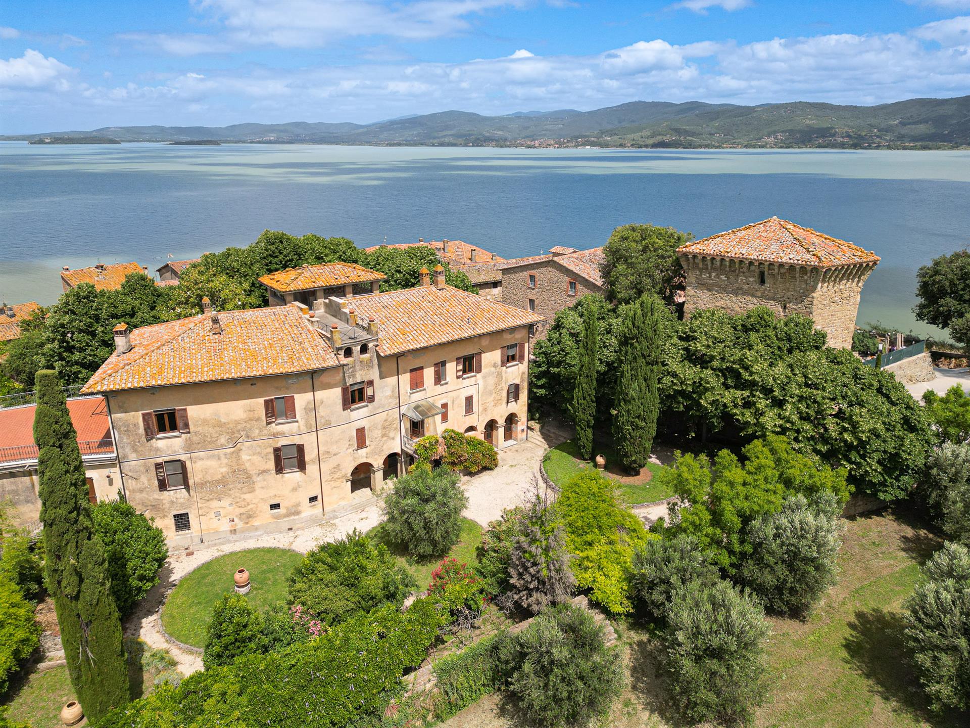 Elegant 18th Century Villa with Panoramic Views of Lake Trasimeno